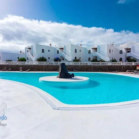 Sea Garden Apartment *